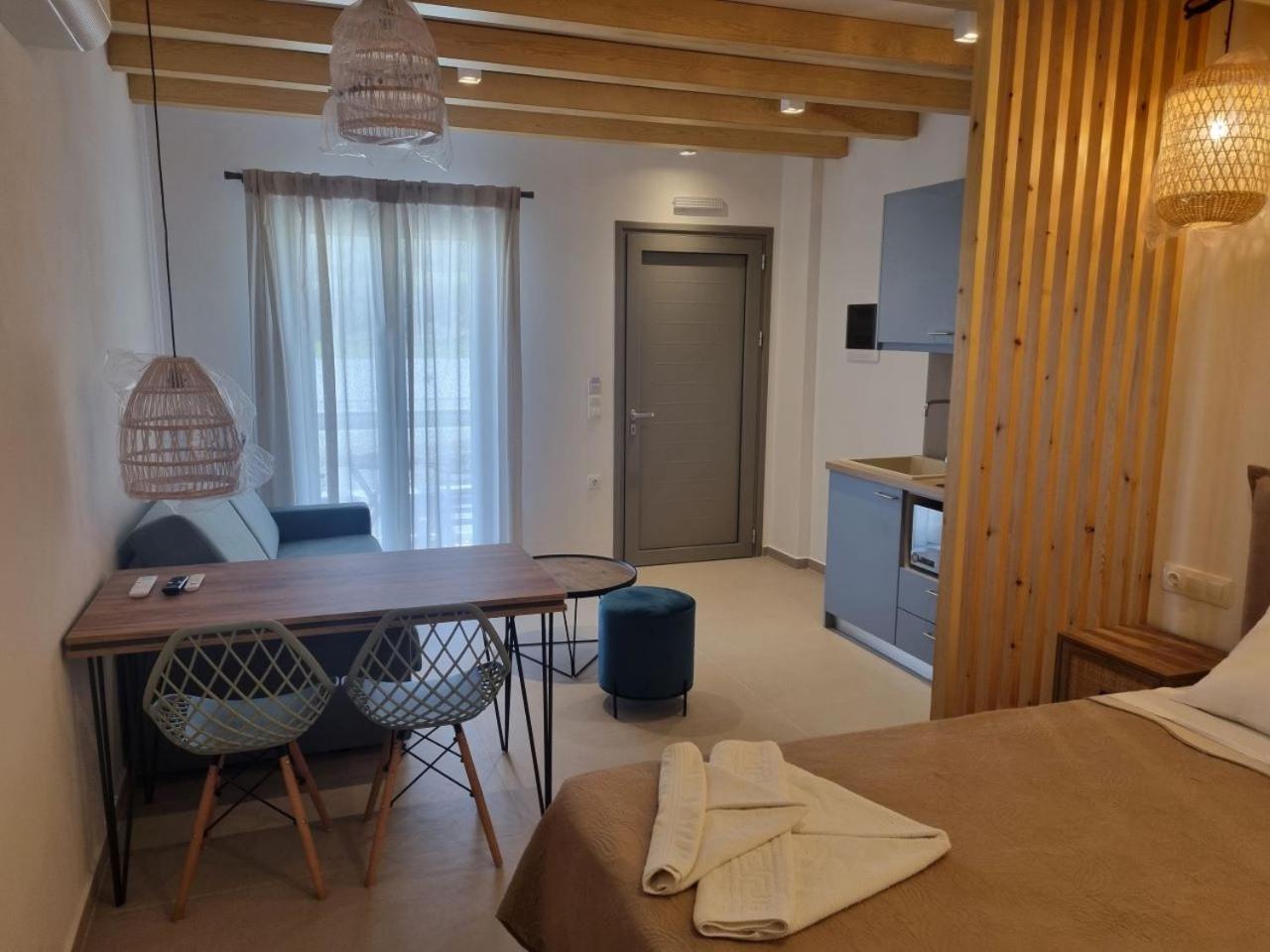Achilli Apartments สกีรอส ภายนอก รูปภาพ