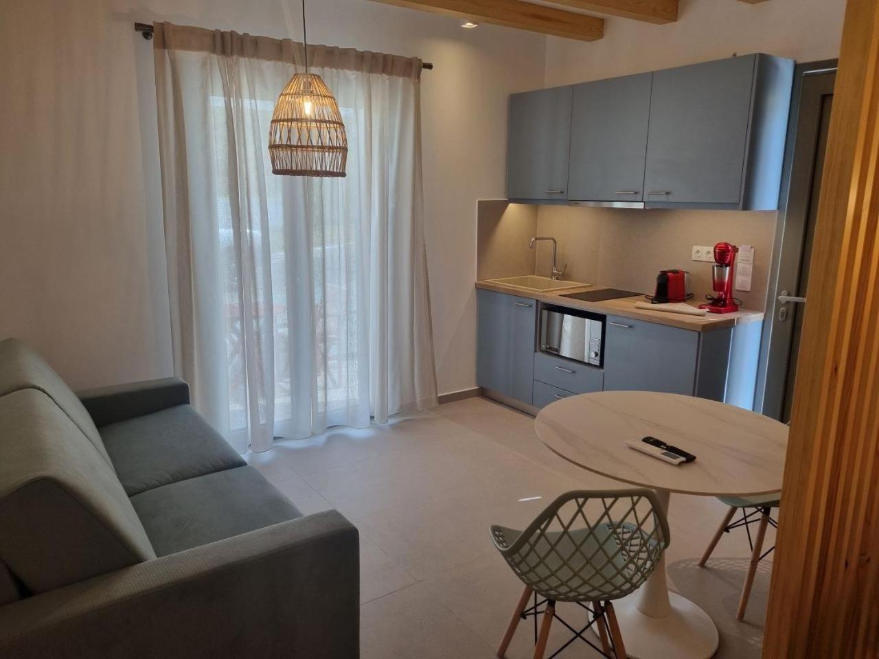 Achilli Apartments สกีรอส ภายนอก รูปภาพ